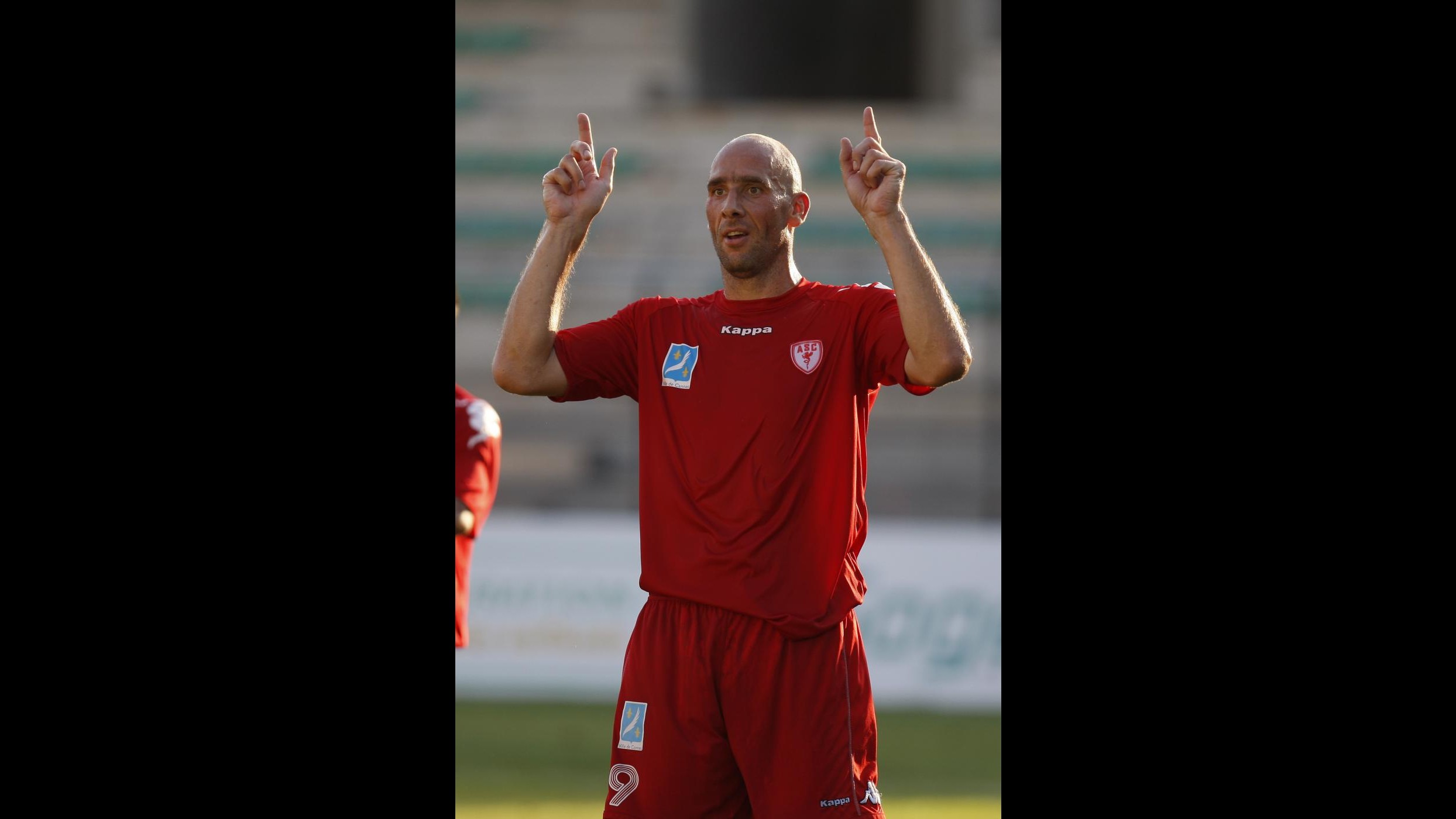 Si ritira il gigantesco centravanti ceko Jan Koller
