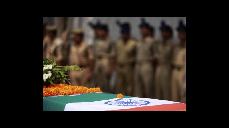 Agguato dei maoisti contro paramilitari in India: 15 vittime