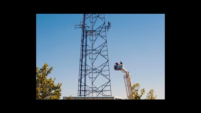 Usa, uomo non scende da torre tv, sesto giorno a 30 metri da terra