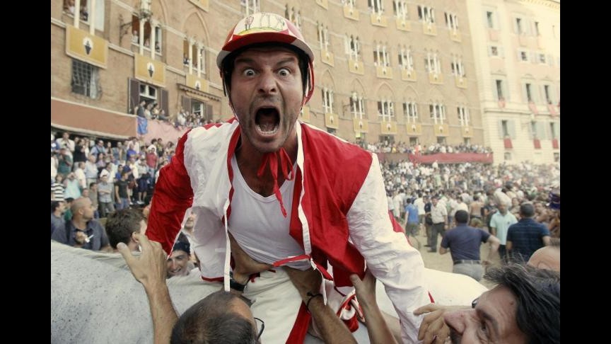 Palio di Siena, la Giraffa vince con Brio