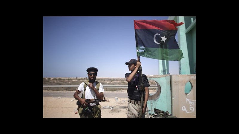 Libia, esercito Gheddafi spara primo missile scud vicino Brega