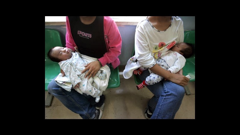 Cina, giro di vite su traffico di bambini: 8 condannati, anche a morte