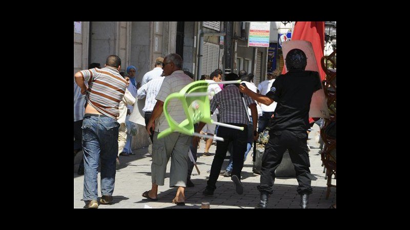 Tunisia, gas lacrimogeni sugli avvocati in protesta contro corruzione nei tribunali