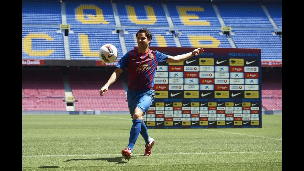 Barcellona, Cesc Fabregas firma per cinque anni