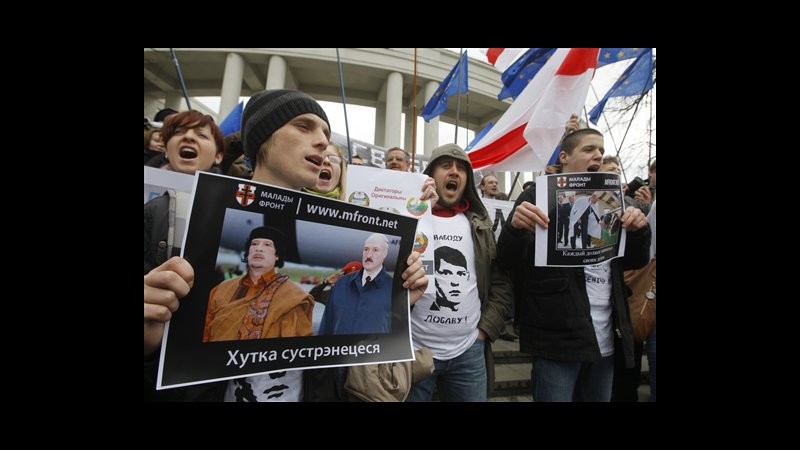 Bielorussia, in migliaia manifestano a Minsk contro il governo