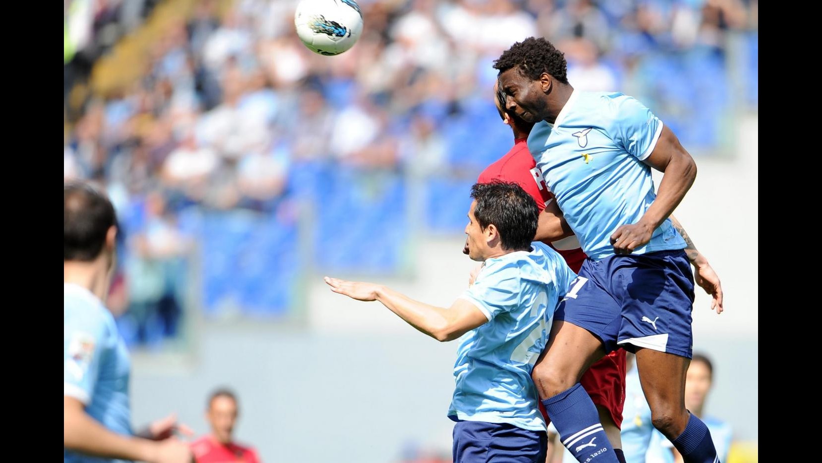 Lazio vince nel finale e blinda 3° posto. Napoli pareggia con Catania