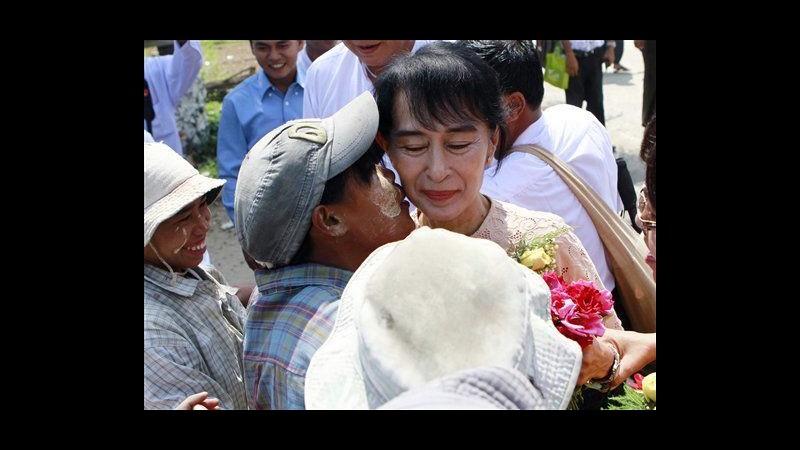 Birmania, Aung San Suu Kyi sta male: sospesa campagna elettorale