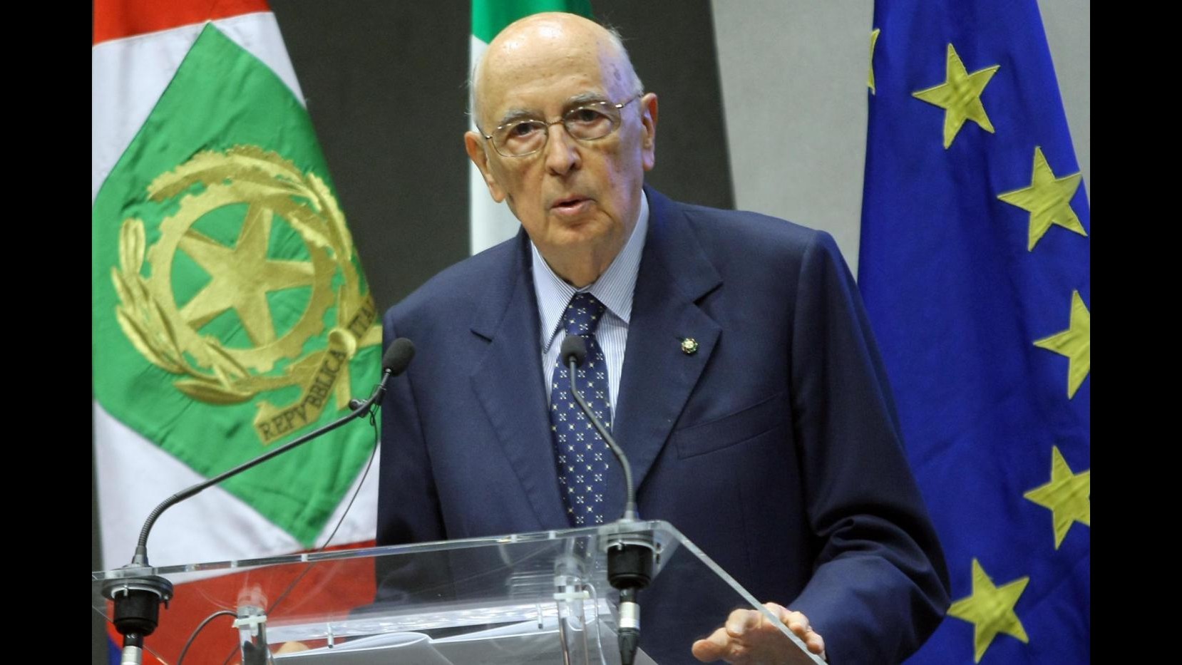 Manovra, Napolitano emana il decreto ma rimane necessità confronto