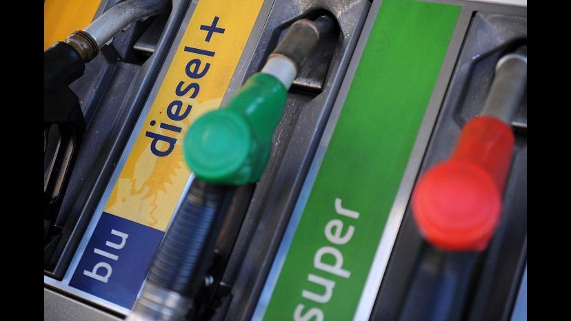 Rincaro prezzi benzina, procura Varese apre inchiesta