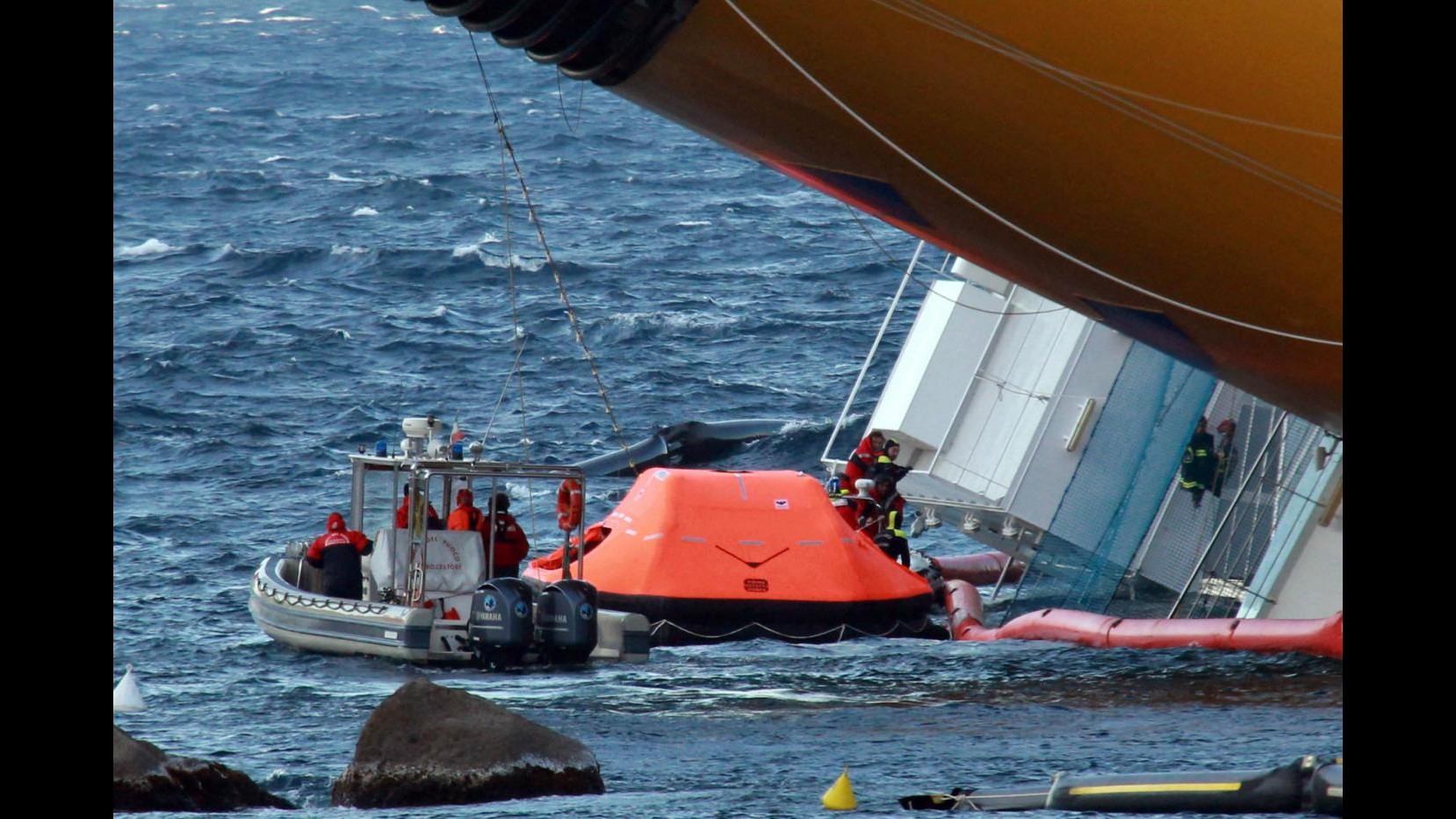 Costa Concordia, stanotte concluso definitivamente defueling