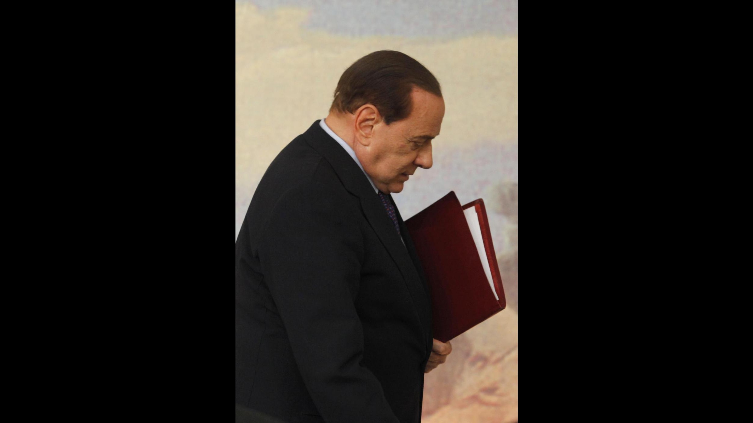 Berlusconi: Il cuore sanguina per aver messo mani in tasca a italiani