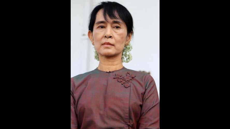 Birmania, Governo chiede alla Suu Kyi di registrare partito