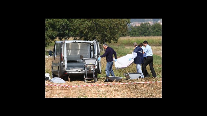 Uomo trovato morto in fabbrica nel bresciano, si pensa a omicidio