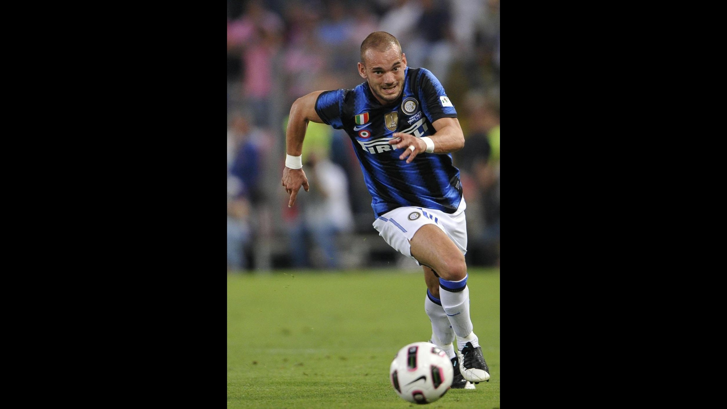 I due club di Manchester si ritirano, Sneijder resta all’Inter