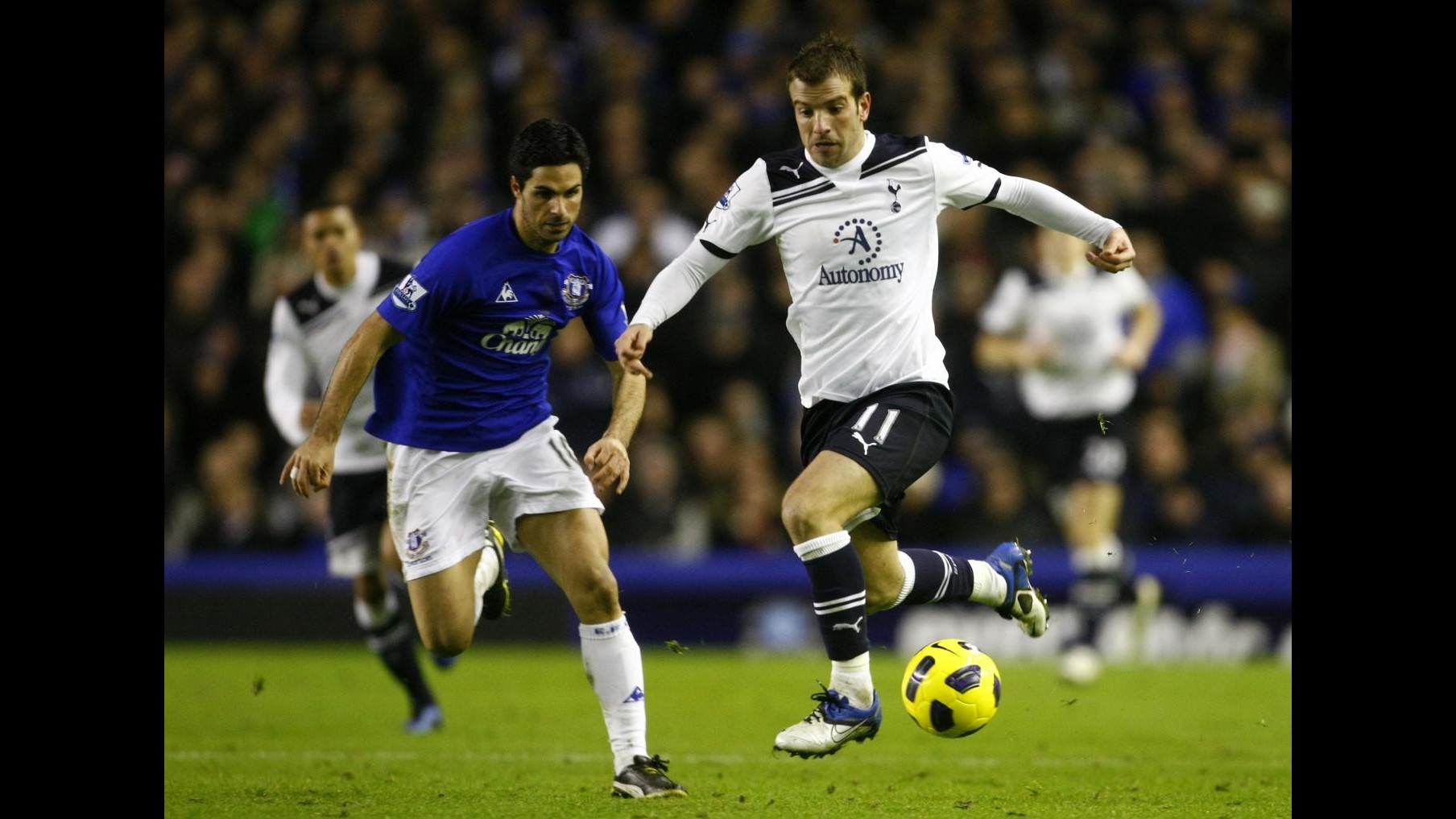 Premier League: rinviata Tottenham-Everton per scontri di Londra
