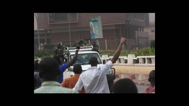 Mali, soldati saccheggiano palazzo presidenziale dopo colpo di Stato