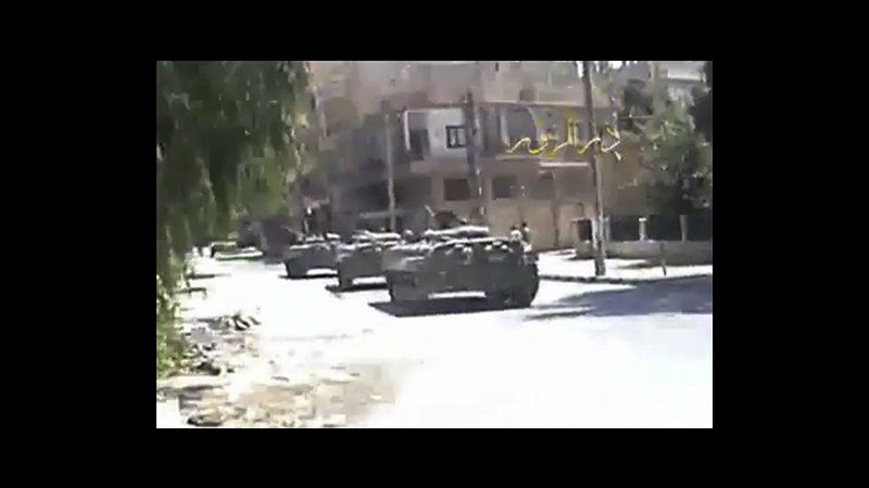 Esercito siriano attacca Saraqeb, vicino a Turchia. Oltre 100 arresti