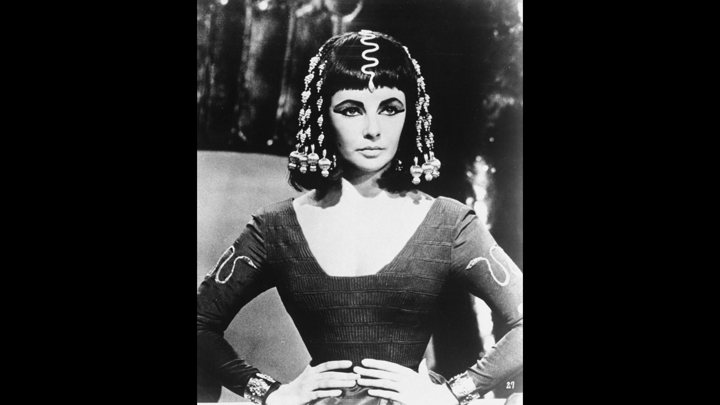 All’asta l’abito indossato da Liz Taylor nel film ‘Cleopatra’