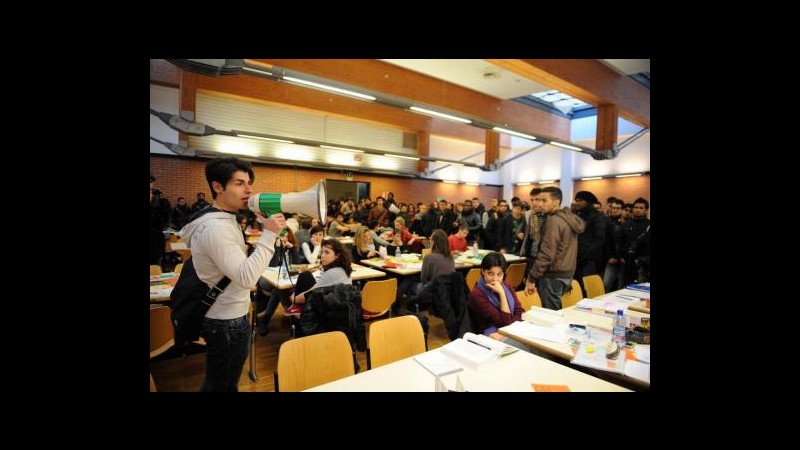 Governo lancia questionario online: Abolire valore legale laurea?