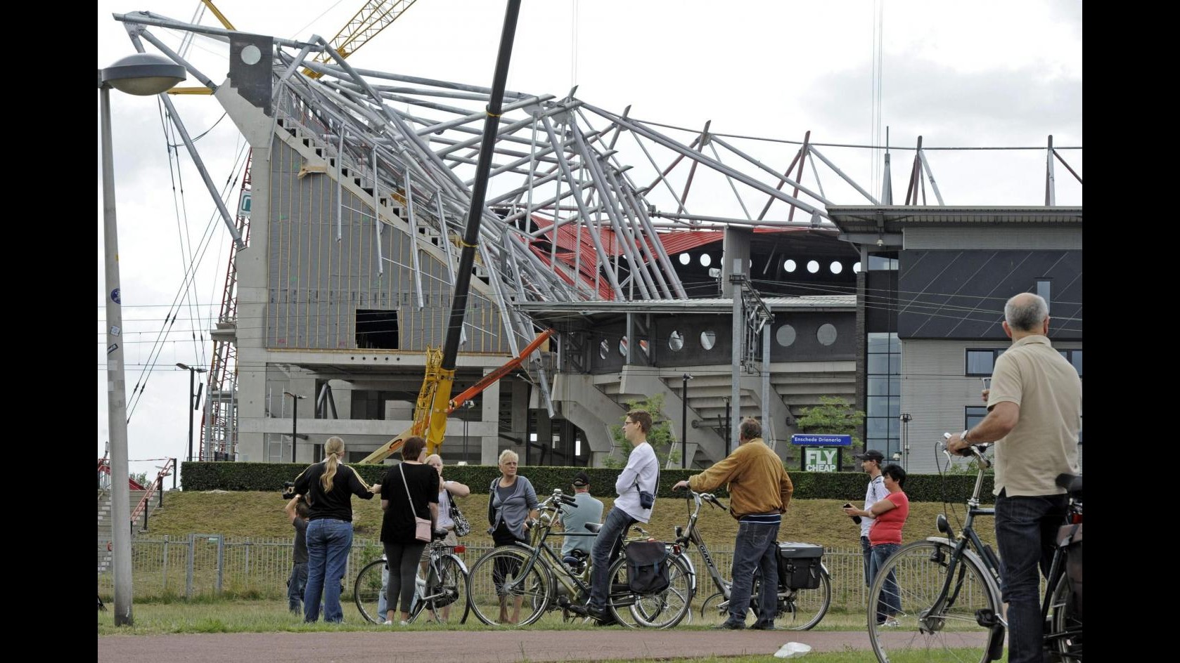 Twente, ok dell’Uefa per uso stadio dopo il crollo