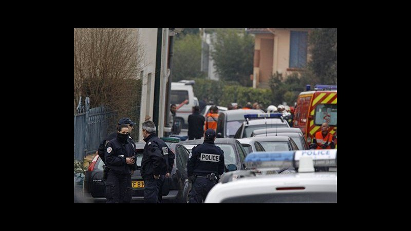Tolosa, assedio a sospettato continua, agenti pronti a irrompere