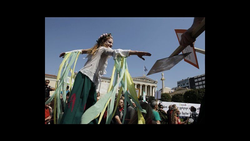 Grecia, anche i poeti scendono in piazza contro misure austerità