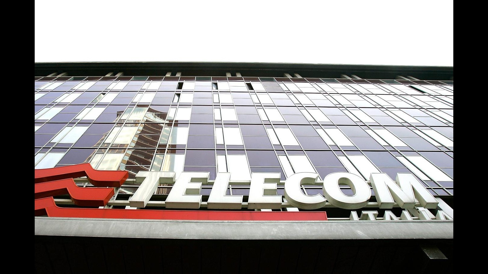 Milano, 99 indagati per maxi truffa della Telecom in vendita sim