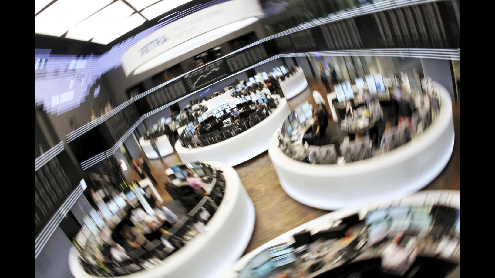 Borsa, profondo rosso in Europa. Su lo spread Btp-Bund