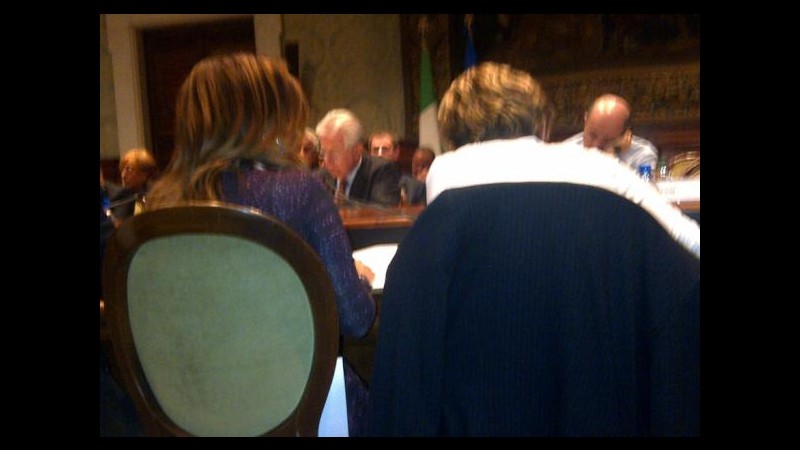 Lavoro, su Twitter scatto rubato al tavolo di palazzo Chigi