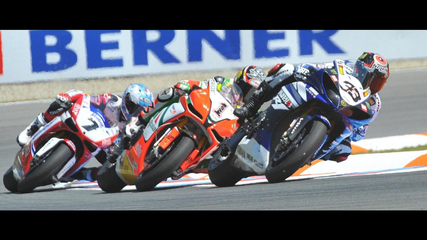 Superbike, Germania: pole a Checa, Biaggi 3° davanti a Melandri