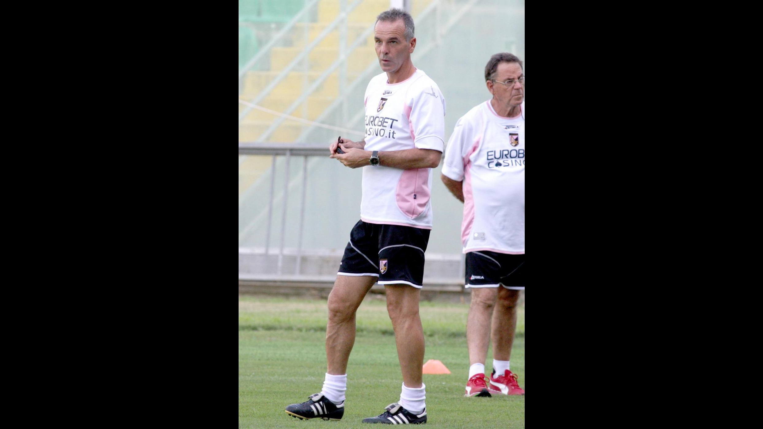 Il Palermo esonera Pioli, squadra a Mangia in attesa di Rossi