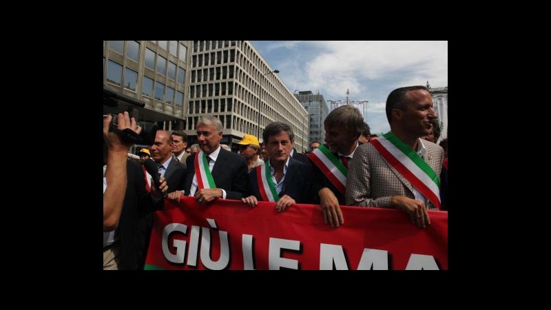 Contro la manovra a braccetto Pisapia, Tosi e Alemanno