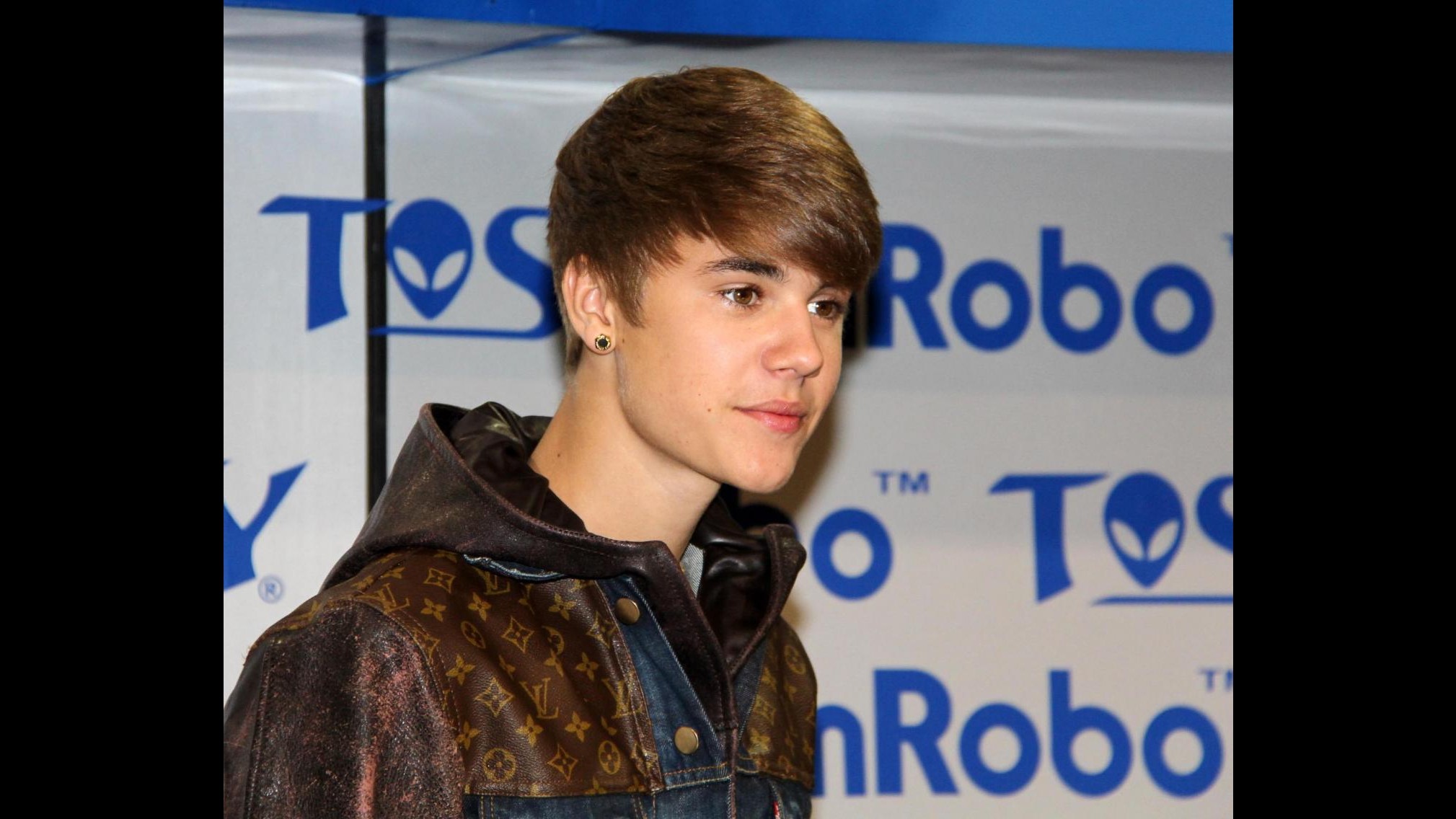 Faceva finta sul web di essere Justin Bieber,arrestato 34enne canadese