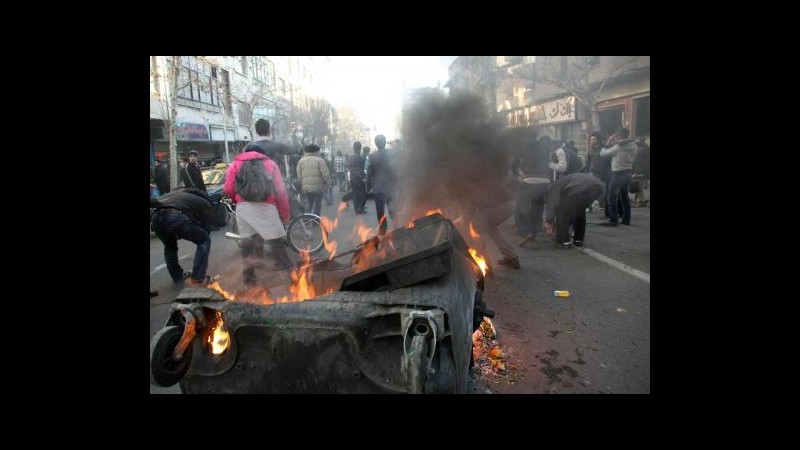 Iran, Khamenei grazia 100 prigionieri, molti detenuti in proteste 2009