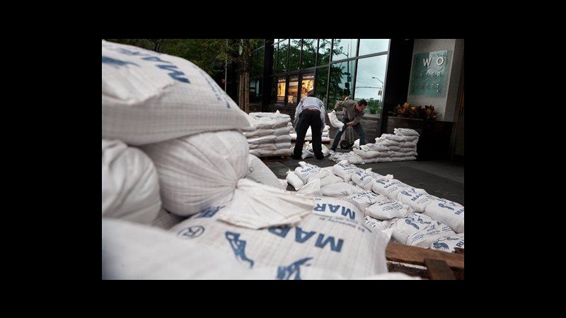 Bloomberg: Uragano Irene ha raggiunto New York, scaduto tempo evacuazione