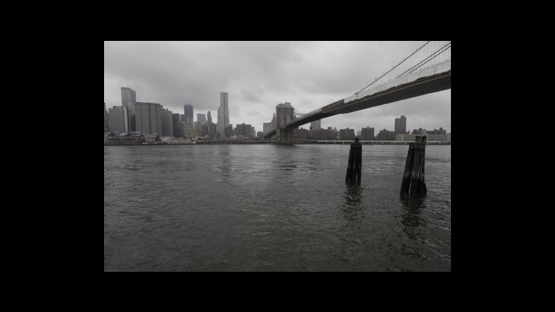 New York attende l’arrivo dell’uragano Irene senza scene di panico