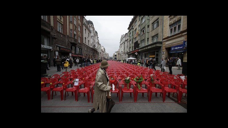 Bosnia, 11.451 sedie vuote per vittime assedio Sarajevo 20 anni dopo