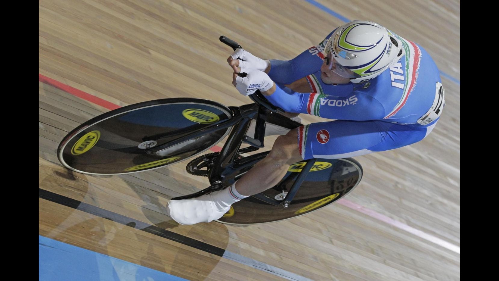 Ciclismo, Mondiali su Pista: microfrattura al bacino per Elia Viviani