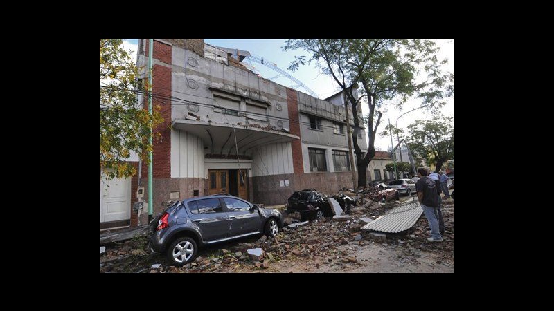Argentina, tempesta con raffiche di vento a Buenos Aires: 11 morti
