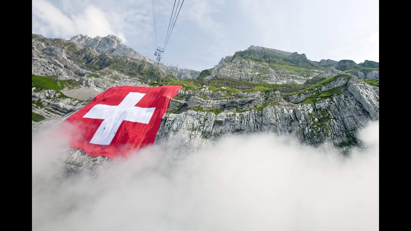 Incidente in montagna, morta coppia di italiani fra Italia e Svizzera