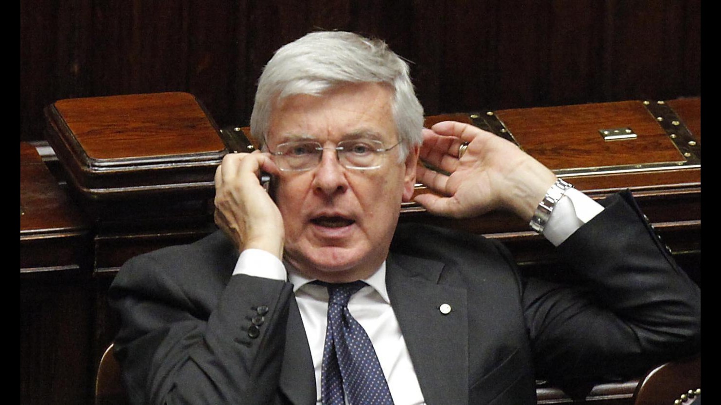 Ex ministro Paolo Romani indagato per peculato a Monza