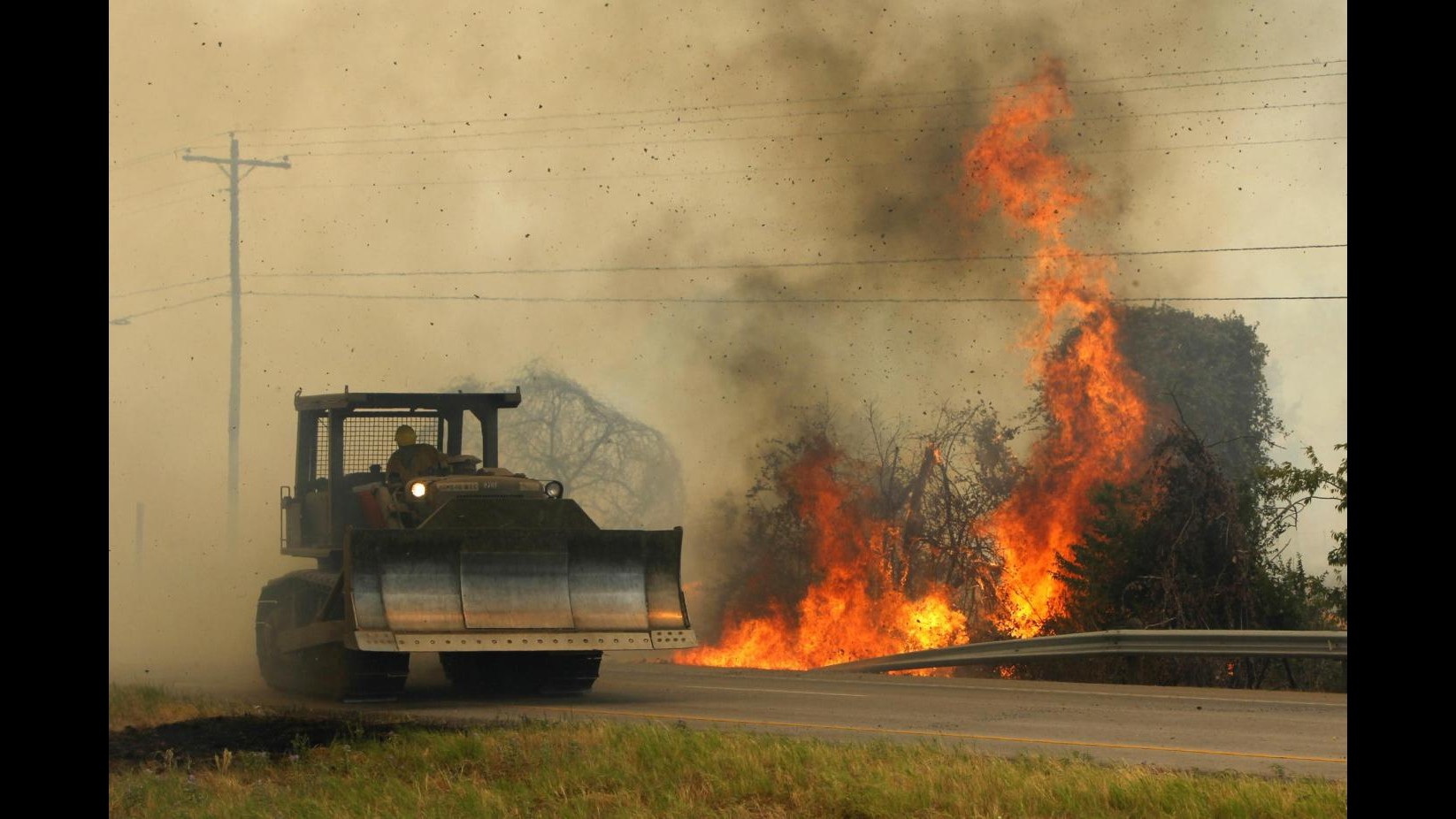 Ancora incendi in Toscana, fronti aperti a Firenze e Siena