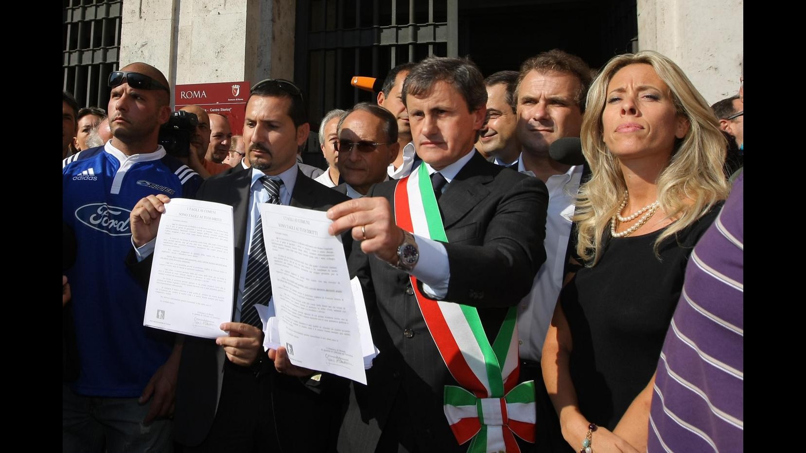 Manovra, Alemanno sbarra l’anagrafe