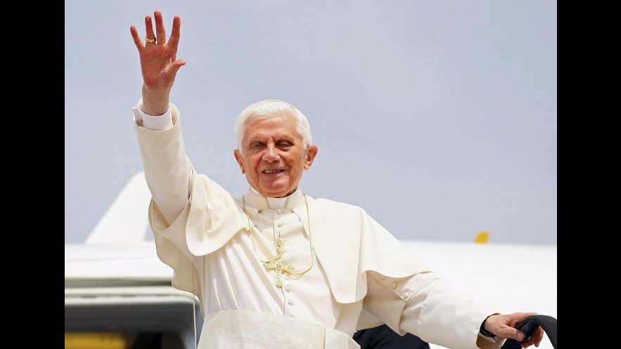 Benedetto XVI: Giovani insoddisfatti cercano paradisi artificiali