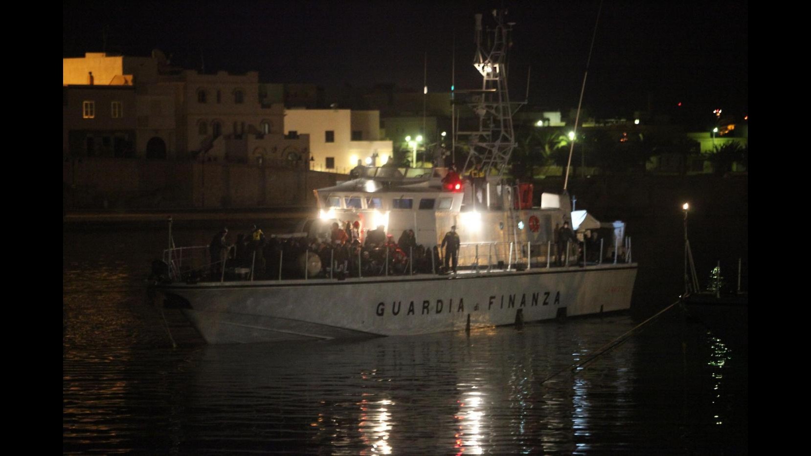 Sbarchi, a Lampedusa nella notte 95 tunisini fra cui 2 bambine
