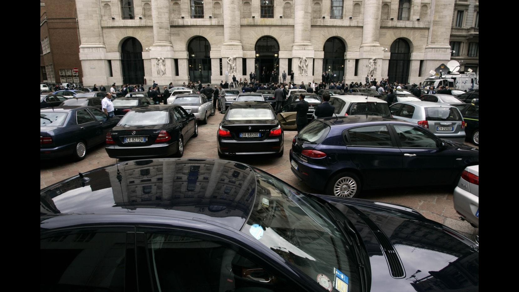 Palazzo Chigi: Governo non acquisterà auto blu nel 2012