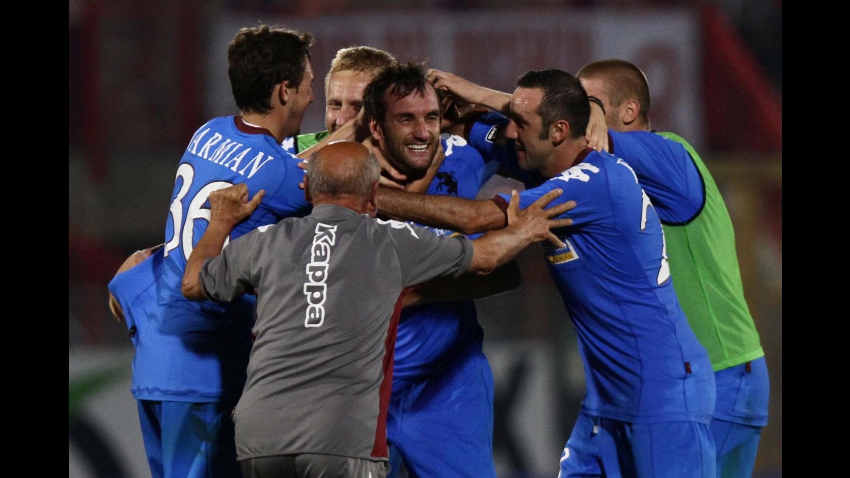Toro espugna Vicenza e vola in vetta, tris Samp ad Empoli