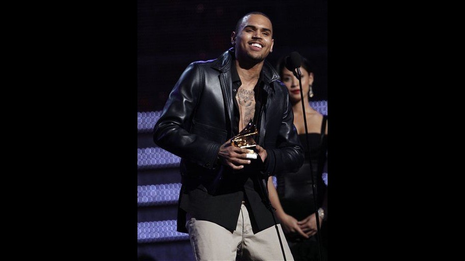Chris Brown mette in vendita i cuccioli dei suoi pitbull