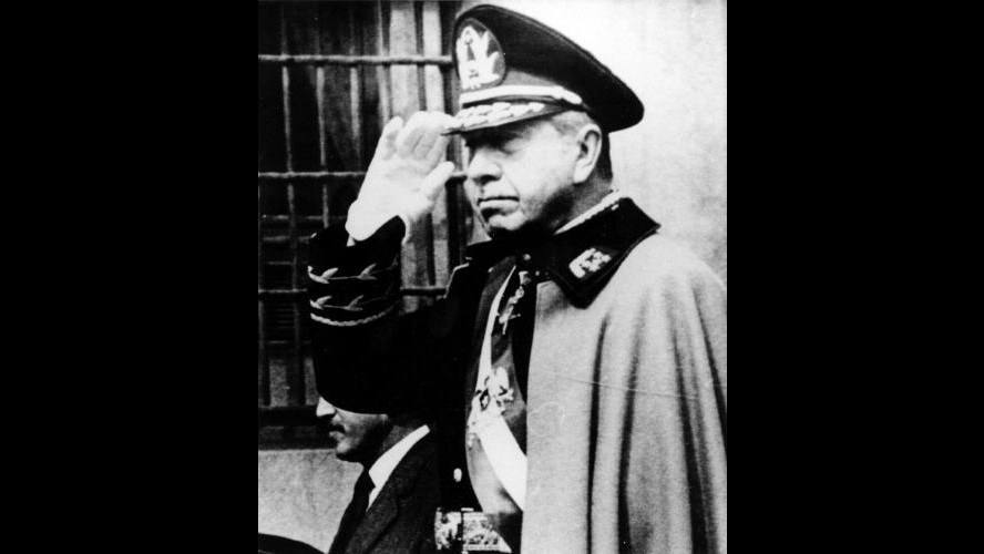 Cile, autorità aprono oggi testamento Pinochet, figlia: È persecuzione