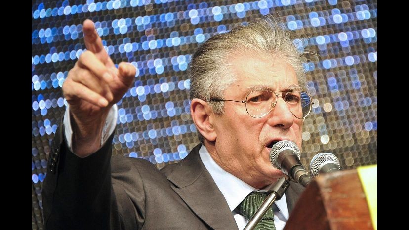 Lega, Bossi: Chiusi casini con Maroni, segretario lo sceglie Congresso